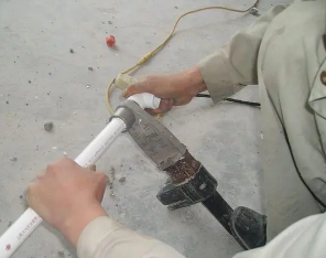 巴马漏水维修电话